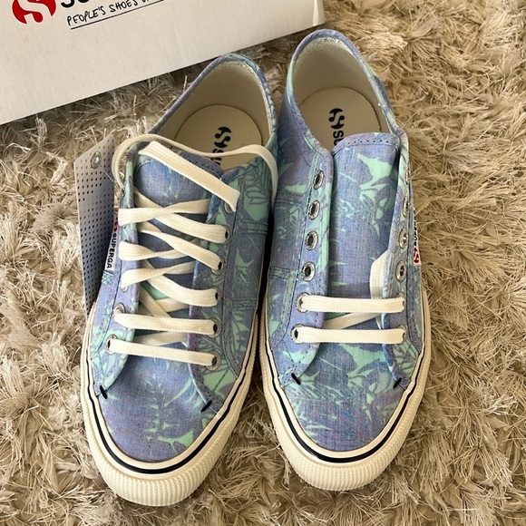 New in Box Superga Blue Hawaiian Sneakers - Picture 2 of 6